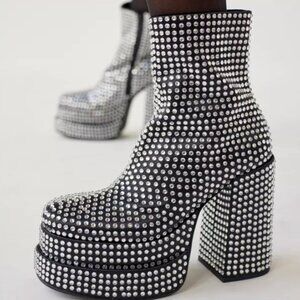 Steve Madden Rhinestone Studded Black Platform Boots NEW 6.5